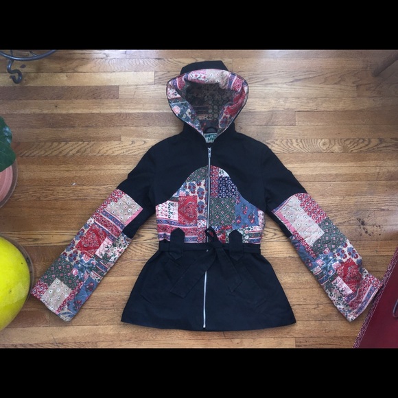 Vintage Quilted Pattern Jacket with Hood + Belt - Picture 8 of 8